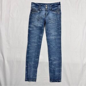 Sand limited ladies light wash, skinny jeans, size 10